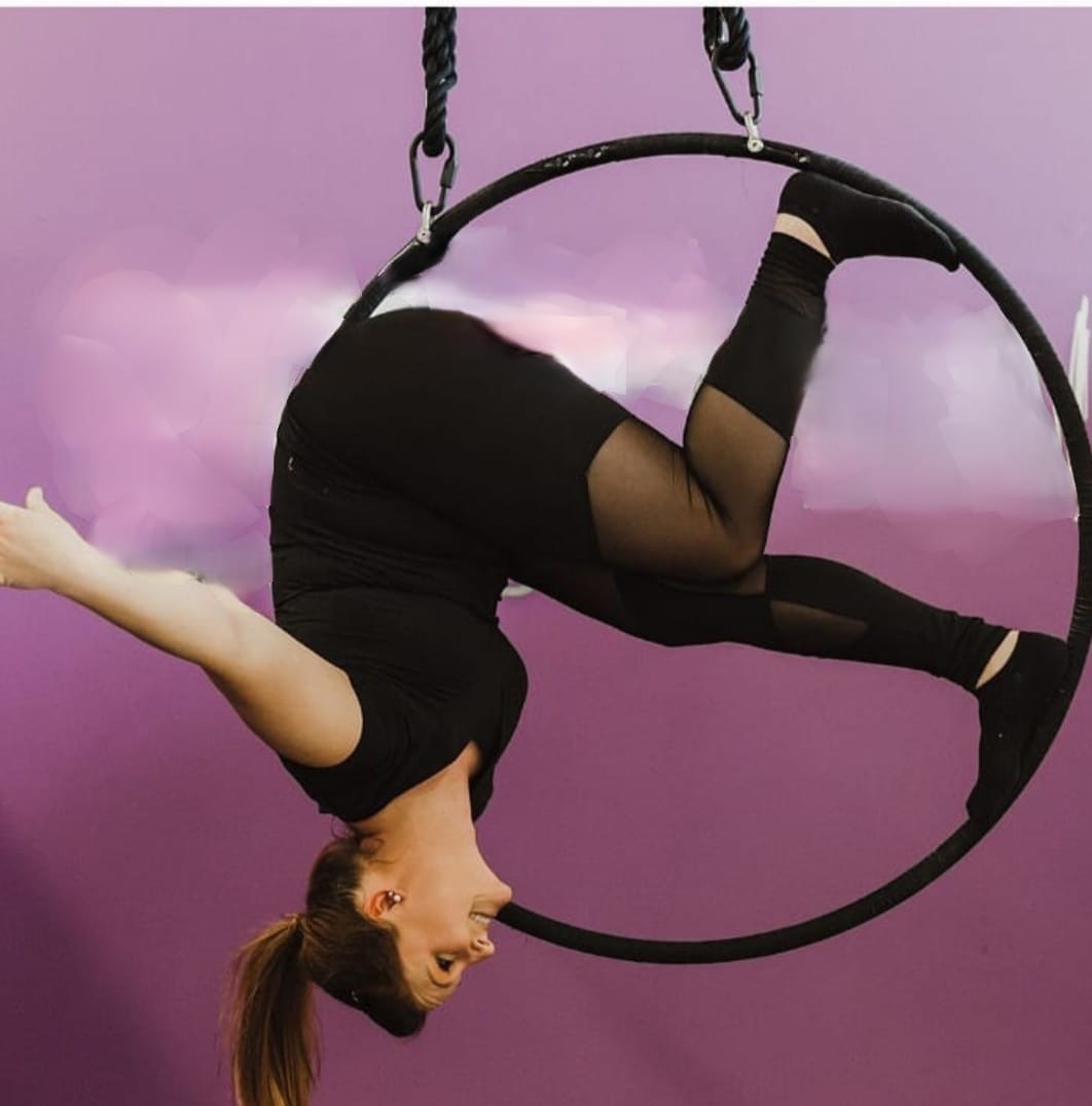 Le Cerceau Aérien : Un Art Captivant Venu des Disciplines du Cirque